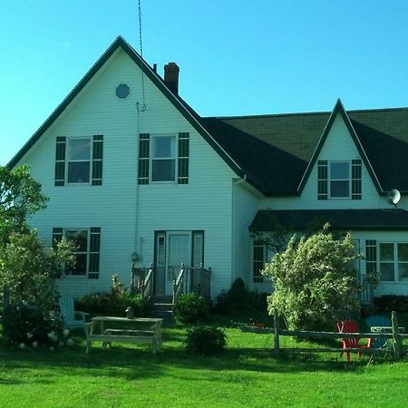 Lovely Green Gable Home Miscouche Екстер'єр фото