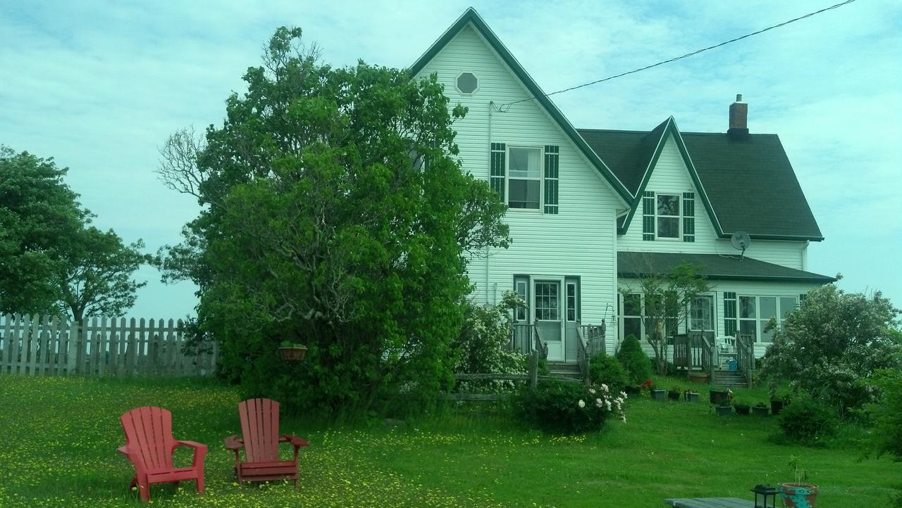 Lovely Green Gable Home Miscouche Екстер'єр фото