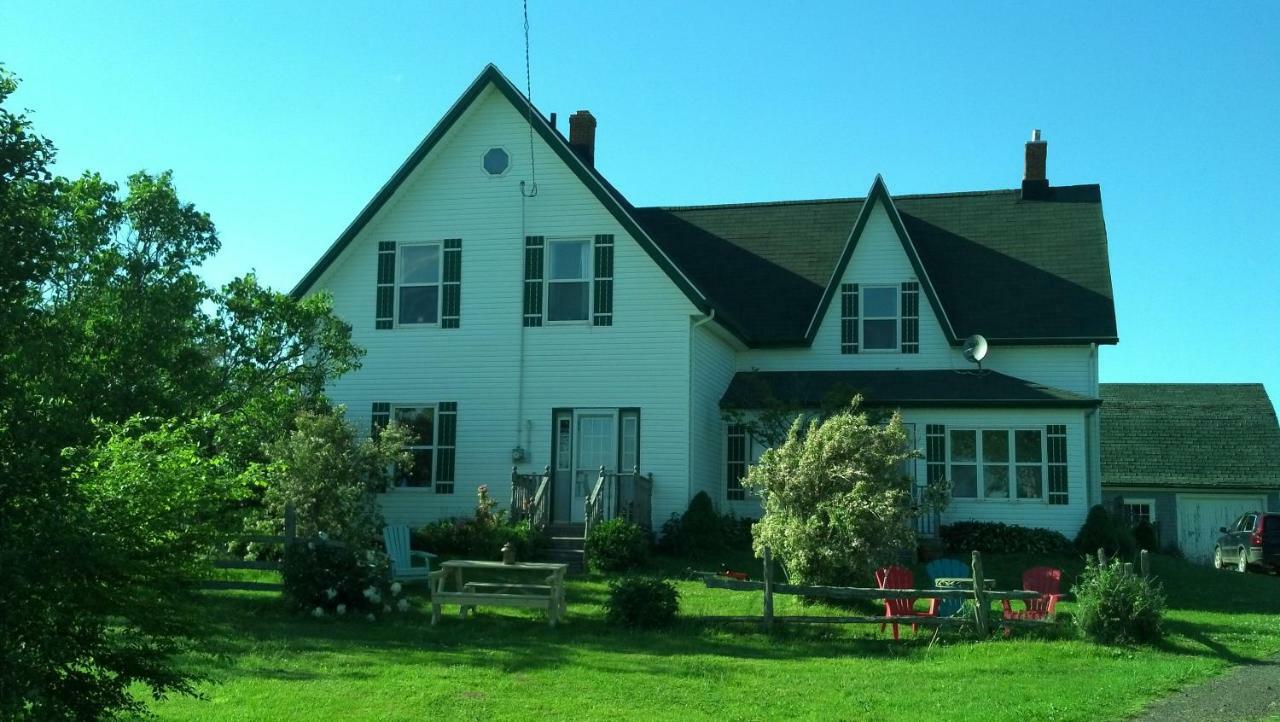 Lovely Green Gable Home Miscouche Екстер'єр фото