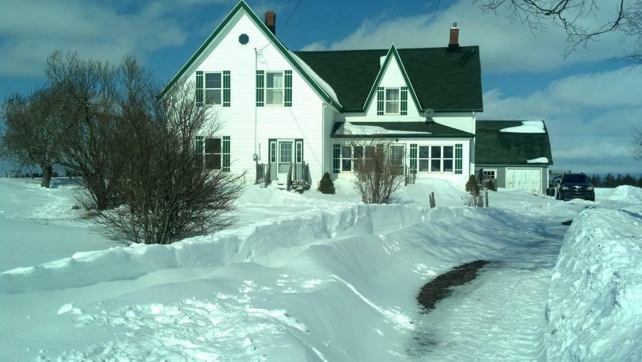 Lovely Green Gable Home Miscouche Екстер'єр фото